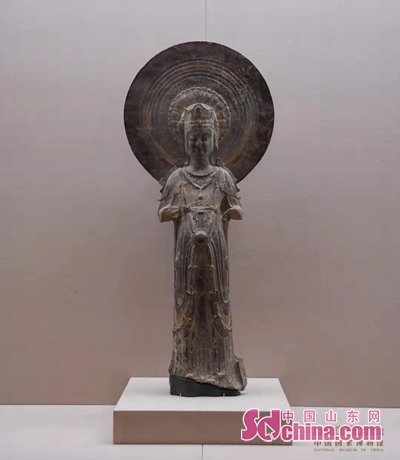  汉诺威96博物馆展出百年冠军奖杯，吸引数万游客
